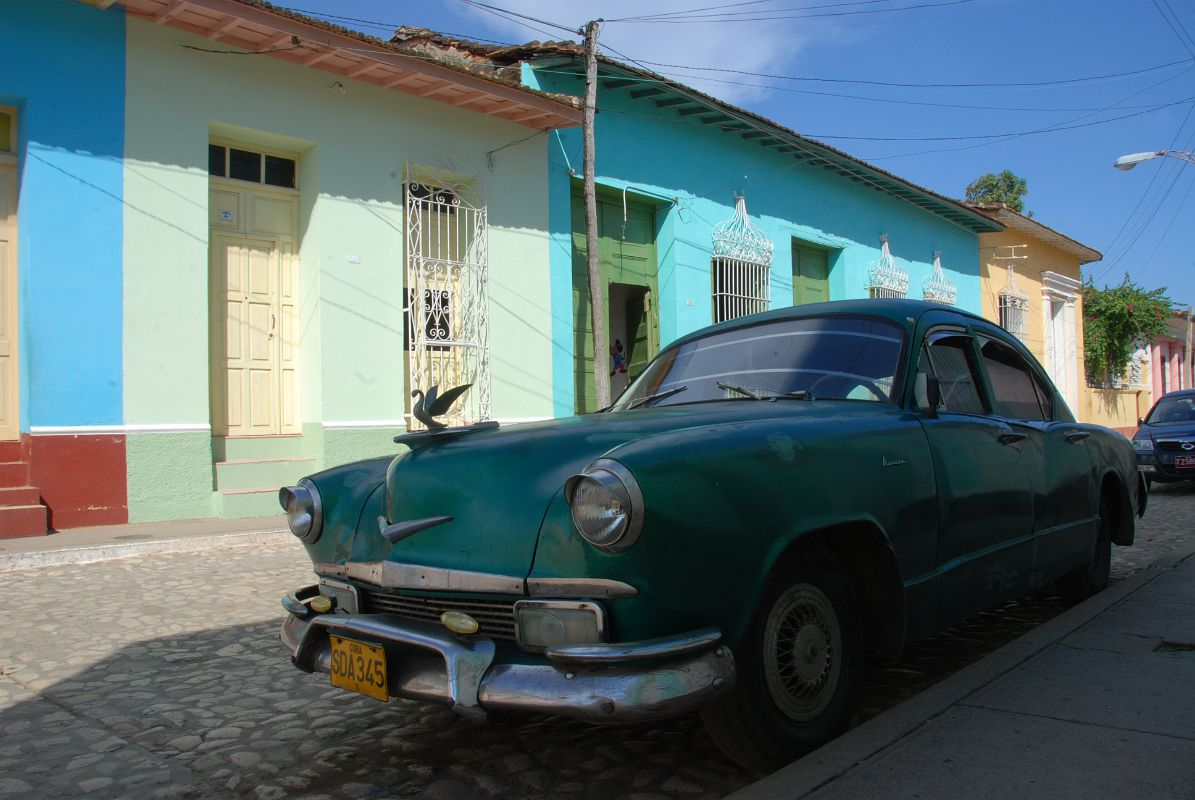 42 Cuba - Trinidad - Colourful Houses and Old American Car